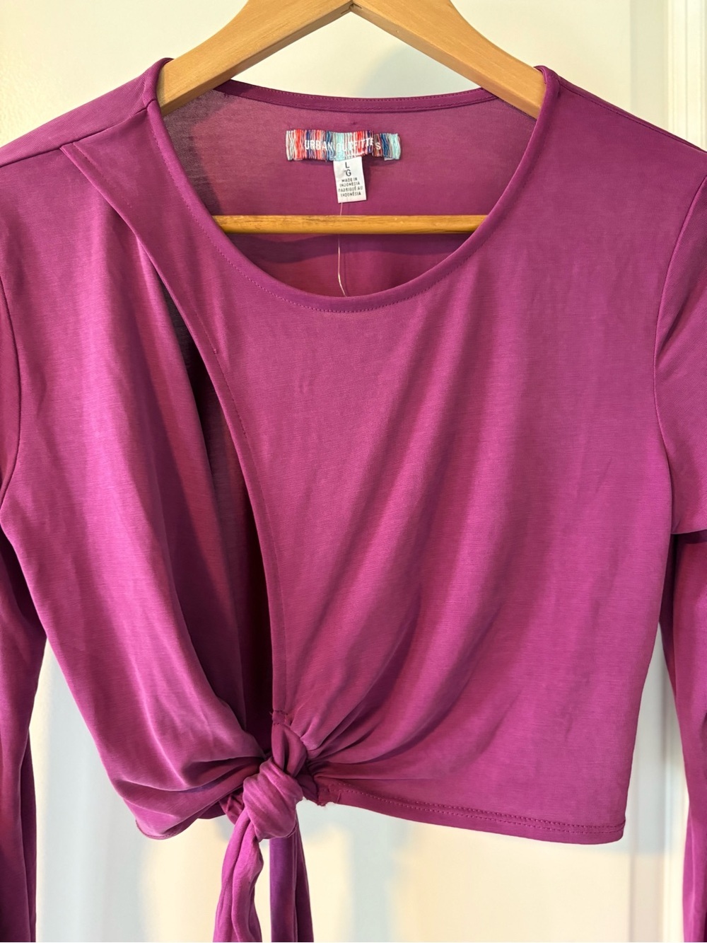 Urban Outfitters Elle Keyhole Wrap Top Magenta Cropped NWT Large - Picture 3 of 10